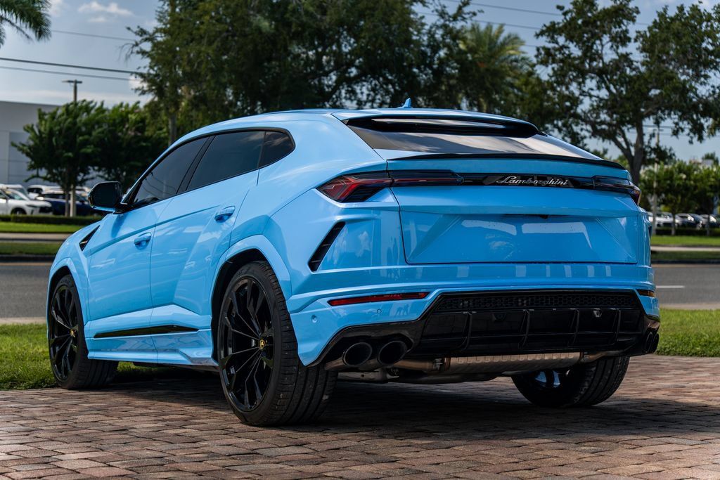 Used 2022 Lamborghini Urus AWD/4WD image 3