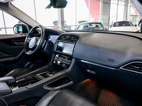 Used 2019 Jaguar F-PACE R-Sport image 27
