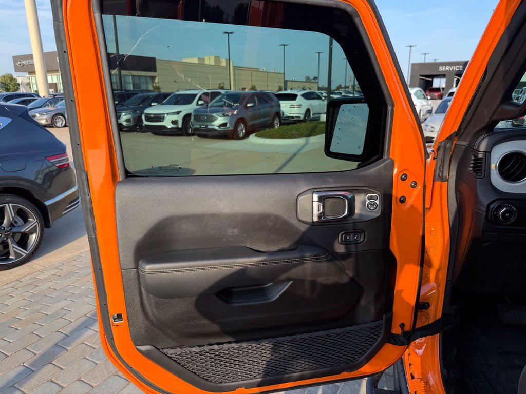 Used 2025 Jeep Wrangler Unlimited Sahara AWD/4WD image 28