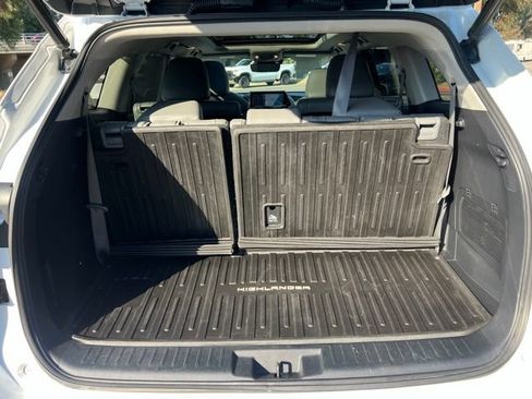 Used 2022 Toyota Highlander Platinum AWD/4WD image 26
