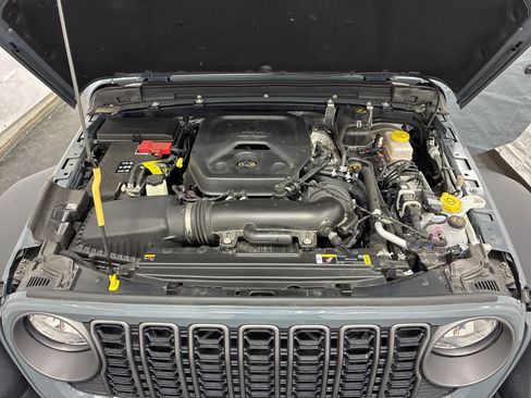 Used 2025 Jeep Wrangler Sport AWD/4WD image 8