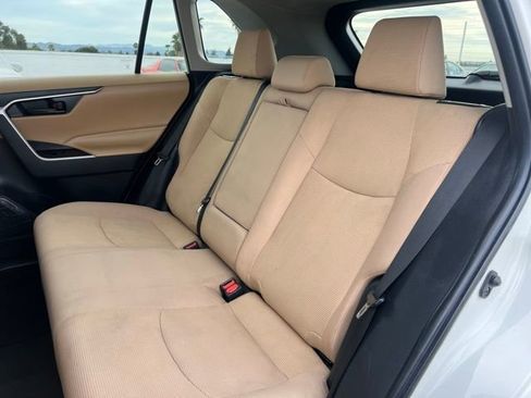 Used 2022 Toyota RAV4 LE FWD image 15