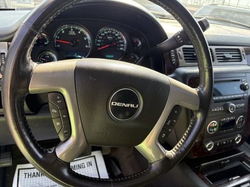 Used 2011 GMC Yukon Denali image 27