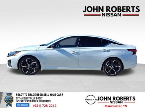 Used 2023 Nissan Altima 2.5 SR image 3