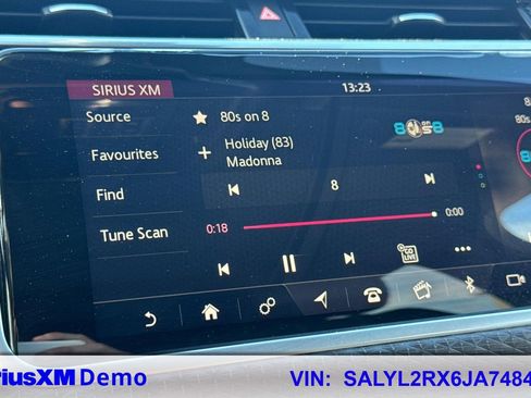 Used 2018 Land Rover Range Rover Velar R-Dynamic SE image 37