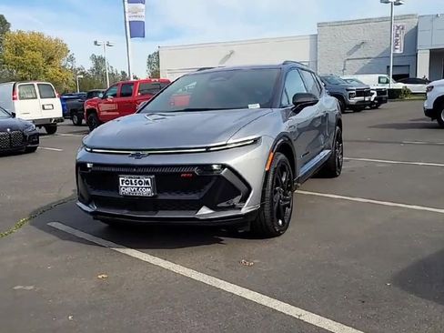 New 2026 Chevrolet Equinox EV RS image 3
