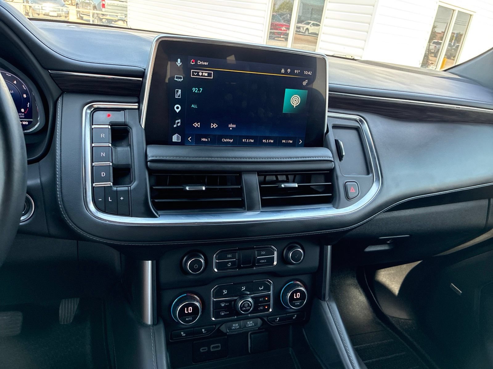 Used 2023 Chevrolet Tahoe Z71 w/ Luxury Package AWD/4WD image 35
