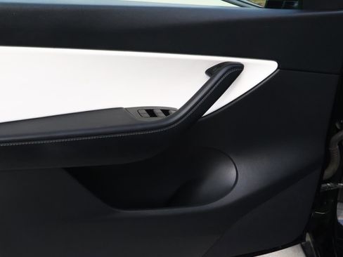 Used 2021 Tesla Model Y Long Range image 14