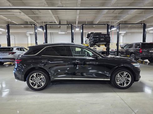 Used 2025 Genesis GV70 2.5T AWD/4WD image 8