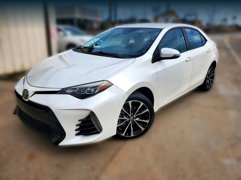 Used 2017 Toyota Corolla SE FWD image 2