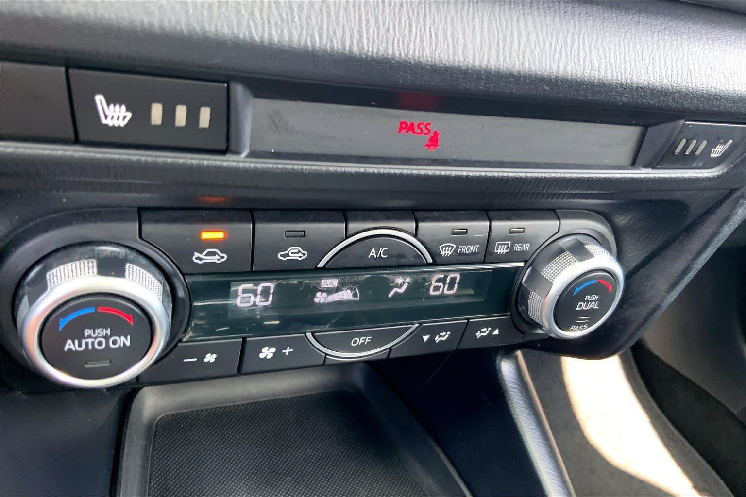 Used 2018 MAZDA MAZDA3 Touring FWD image 32