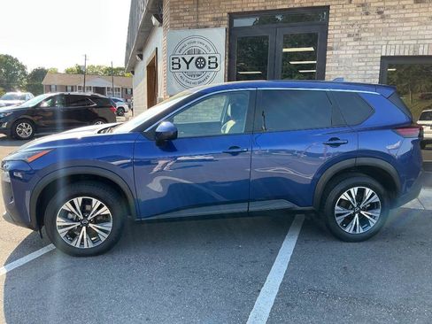 Used 2023 Nissan Rogue SV AWD/4WD image 2
