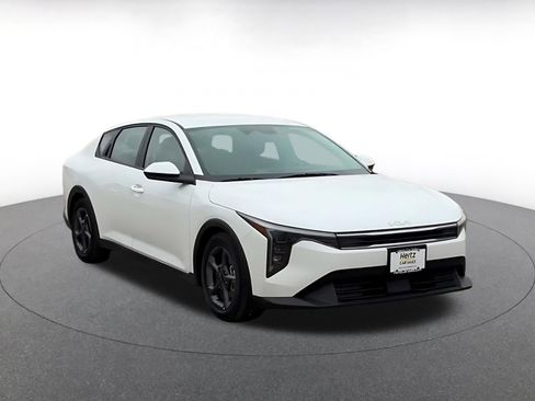 Used 2025 Kia K4 LXS image 3