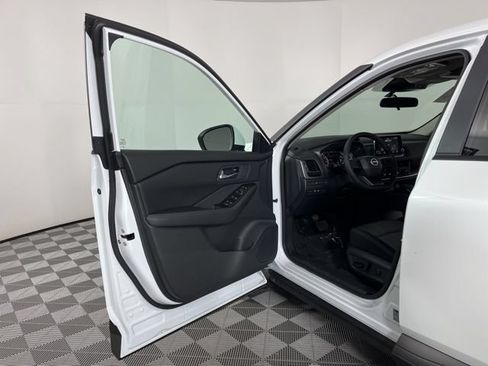 New 2026 Nissan Rogue SV FWD image 17