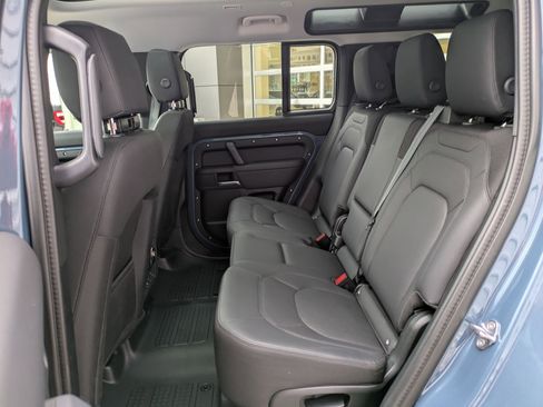 Used 2025 Land Rover Defender 110 S image 31