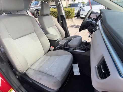 Used 2016 Toyota Corolla LE FWD image 9