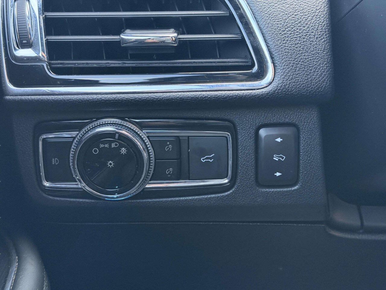 Used 2020 Lincoln Navigator L Reserve AWD/4WD image 40
