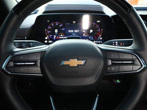 Certified 2025 Chevrolet Suburban High Country image 17