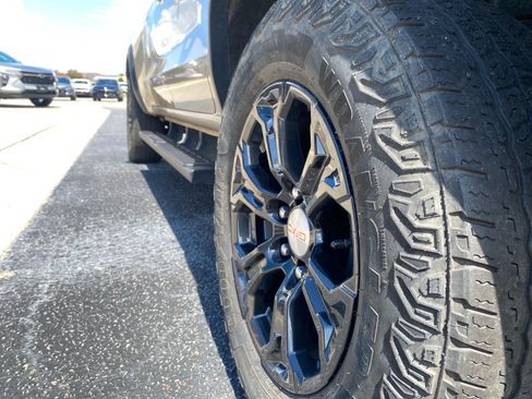 Used 2024 GMC Canyon Elevation w/ Elevation Premium Package AWD/4WD image 19