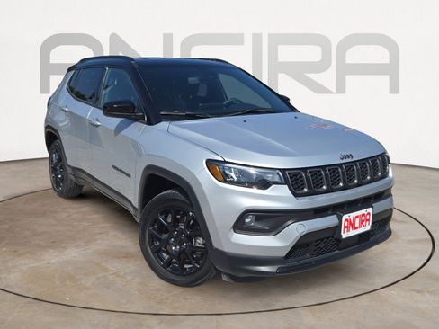 Used 2024 Jeep Compass Latitude w/ Altitude Special Edition AWD/4WD image 4