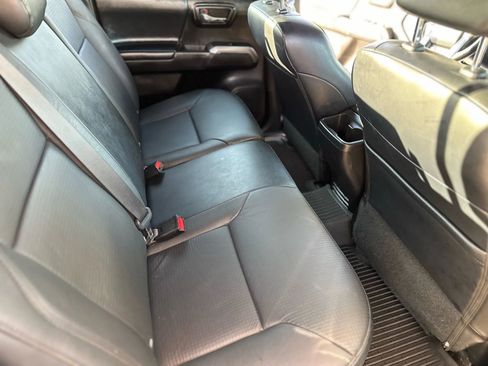 Used 2022 Toyota Tacoma Limited image 15