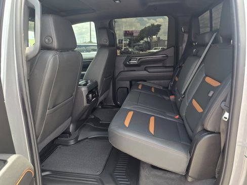 Used 2025 GMC Sierra 1500 AT4 w/ Technology Package AWD/4WD image 13
