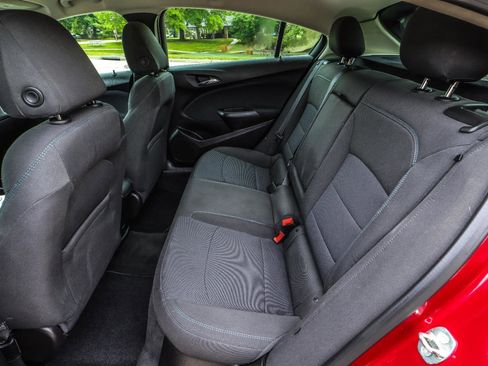 Used 2017 Chevrolet Cruze LT w/ Convenience Package FWD image 30