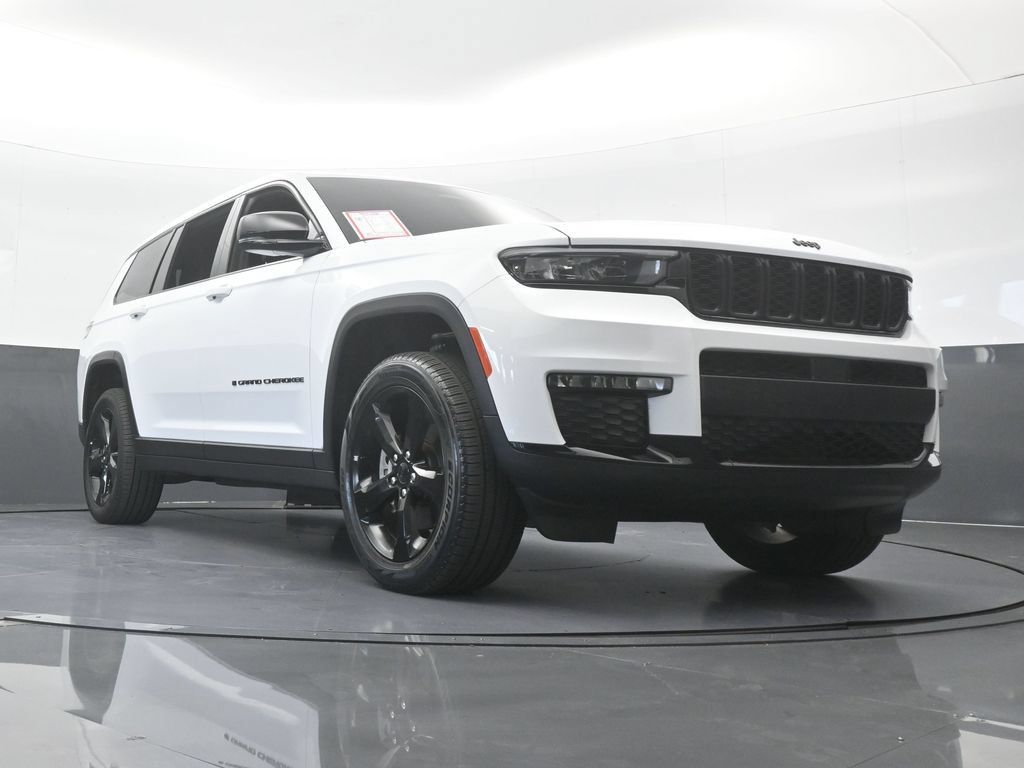 Used 2025 Jeep Grand Cherokee L Limited w/ Black Appearance Package AWD/4WD image 73