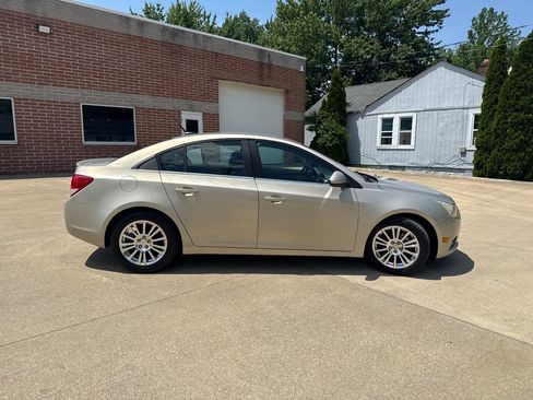 Used 2011 Chevrolet Cruze Eco FWD image 4