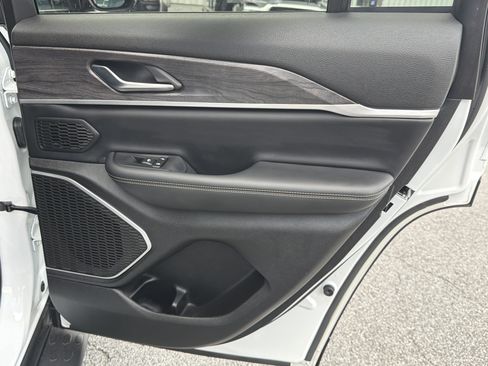 Used 2022 Jeep Grand Cherokee Limited RWD image 19