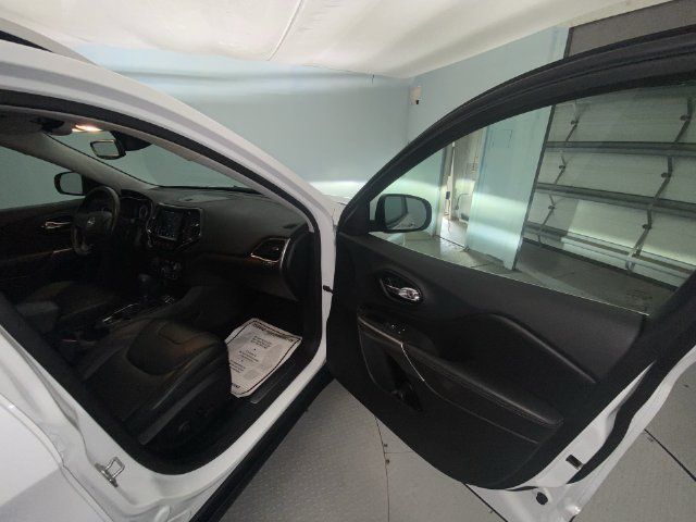 Used 2021 Jeep Cherokee Limited w/ Elite Package FWD image 25