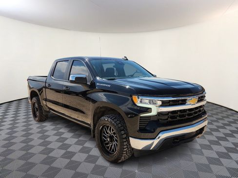 Used 2024 Chevrolet Silverado 1500 LT AWD/4WD image 6