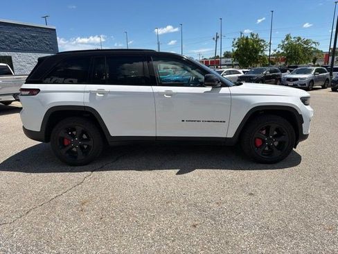 Used 2023 Jeep Grand Cherokee Limited w/ Luxury Tech Group II AWD/4WD image 6