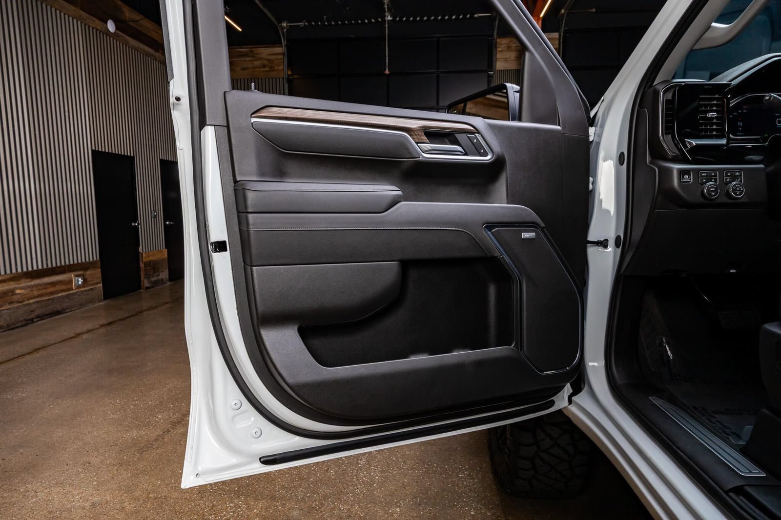 Used 2026 Chevrolet Silverado 1500 LT Trail Boss w/ LT Trail Boss Premium Package AWD/4WD image 35