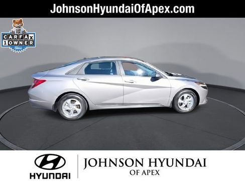 Certified 2023 Hyundai Elantra SE image 10