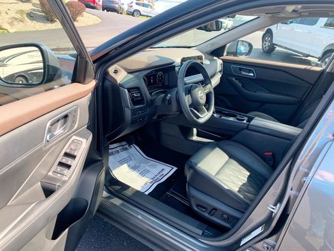 Used 2023 Nissan Rogue Platinum image 4