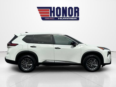 Used 2024 Nissan Rogue S AWD/4WD image 3