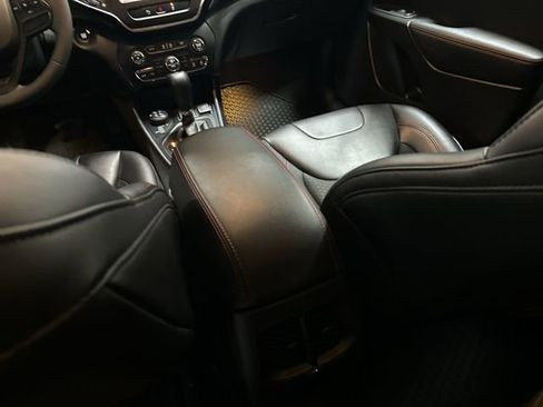 Used 2022 Jeep Cherokee Trailhawk w/ Comfort/Convenience Group image 23