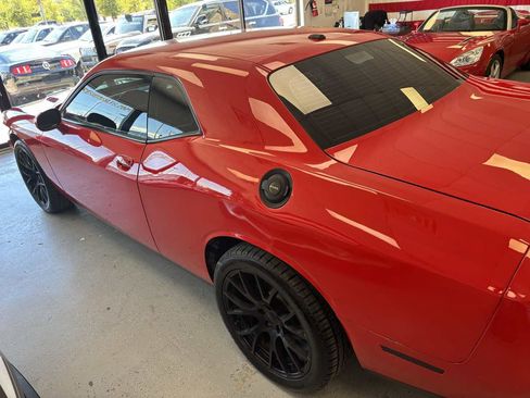 Used 2016 Dodge Challenger SXT RWD image 12