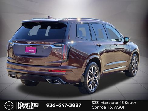 Used 2022 Cadillac XT6 Sport w/ Technology Package image 3