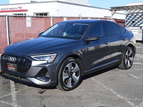 Used 2021 Audi e-tron Prestige w/ Prestige Package image 1