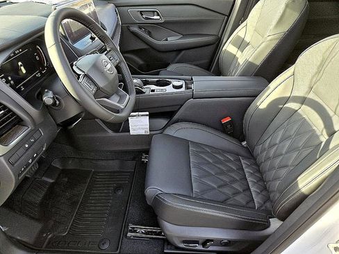 New 2026 Nissan Rogue Platinum w/ Platinum Premium Package image 9