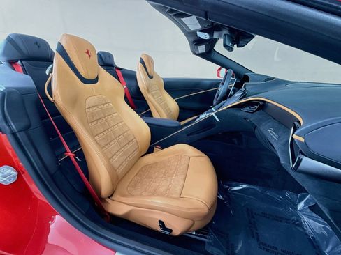 Certified 2025 Ferrari Roma Spider RWD image 23