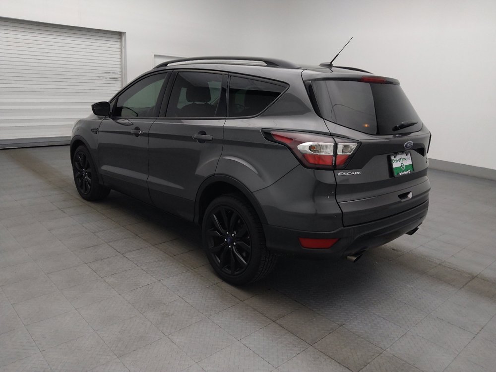 Used 2017 Ford Escape SE w/ SE Sport Appearance Package FWD image 3