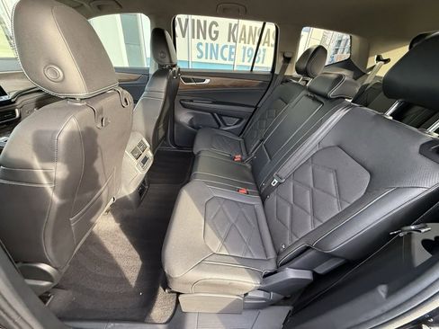 Used 2024 Volkswagen Atlas SE image 29