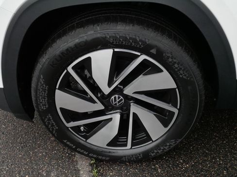 Certified 2024 Volkswagen Atlas SEL AWD/4WD image 15