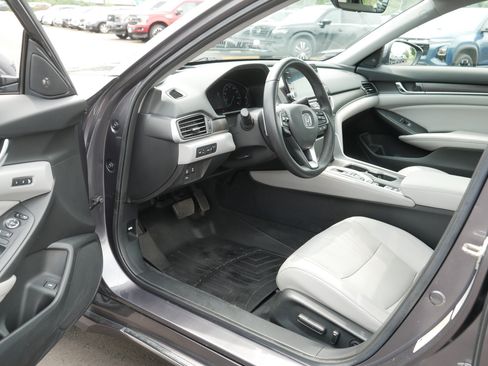 Used 2019 Honda Accord Touring image 11