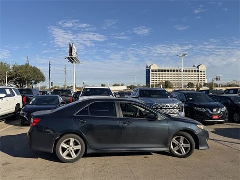 Used 2012 Toyota Camry SE image 4