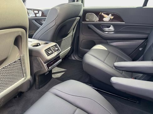 Used 2025 Mercedes-Benz GLS 450 4MATIC image 16