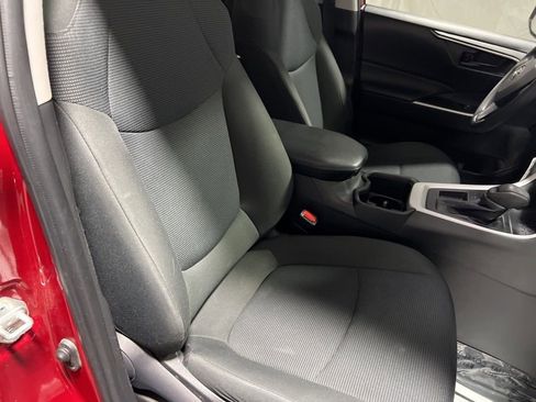 Used 2022 Toyota RAV4 LE image 8